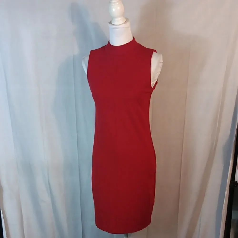 Willi Smith Elegant Red Sleeveless Dress